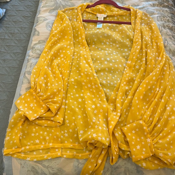 Yellow Star Print Women's Top - Picture 4 of 10
